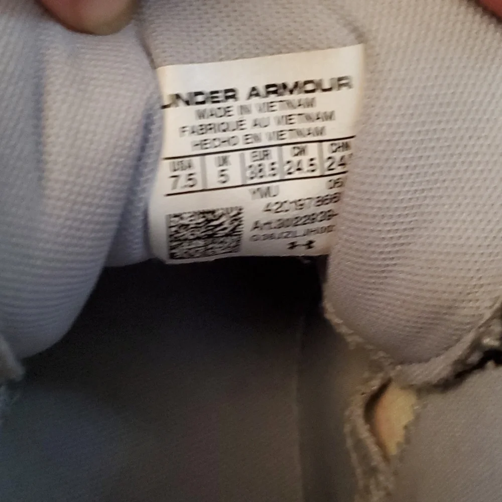 Under Armour Sneakers High Top Size 7.5 Jet Shoes White Gray Black Laces